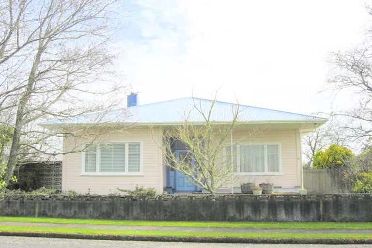 Photo of property in 6 Miro Street, Inglewood, 4330