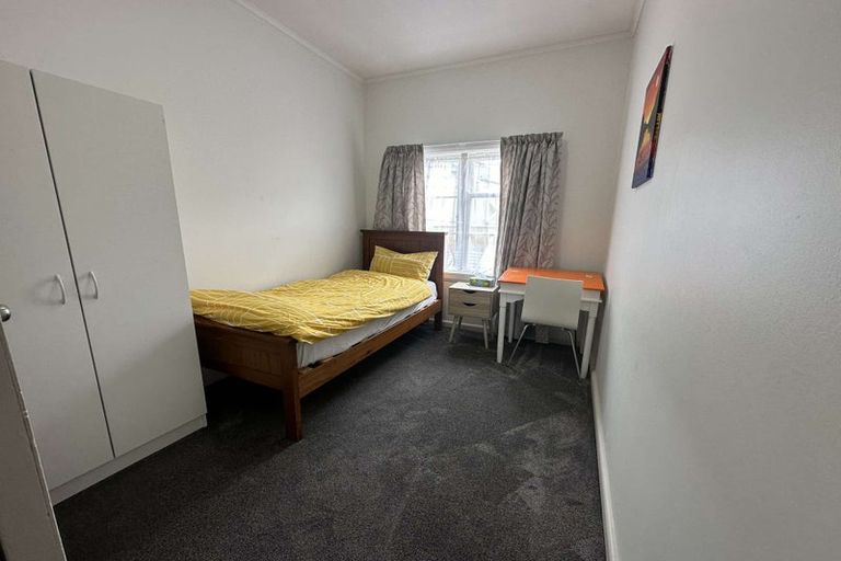 Photo of property in 124 Randwick Road, Moera, Lower Hutt, 5010