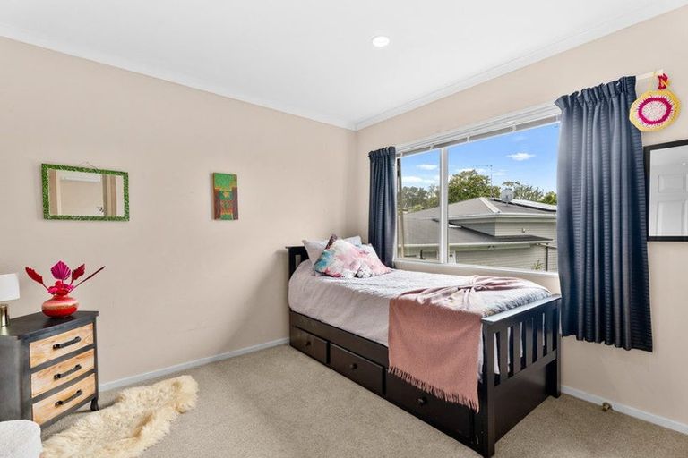 Photo of property in 2/1a Hamilton Place, Glenfield, Auckland, 0629