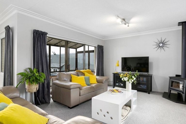 Photo of property in 127 Larnach Road, Vauxhall, Dunedin, 9013