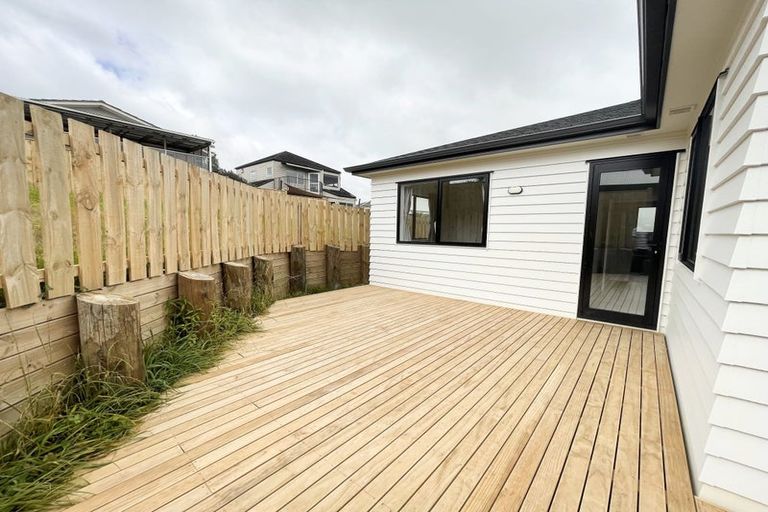 Photo of property in 35 Symes Drive, Red Beach, 0932