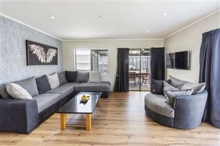 Photo of property in 19 Mellsop Avenue, Waiuku, 2123