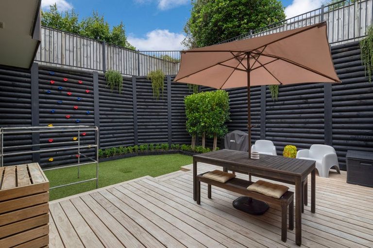 Photo of property in 10 Nga Tutu Place, Belmont, Auckland, 0622