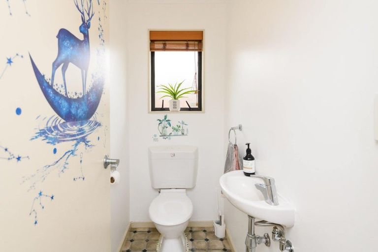 Photo of property in 1 Cleveland Heights, Kelvin Grove, Palmerston North, 4414