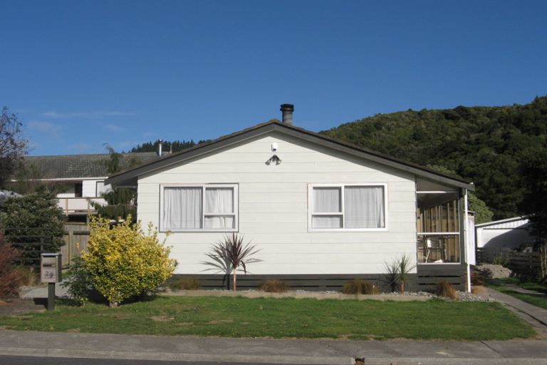 Photo of property in 29 Hookway Grove, Paraparaumu, 5032