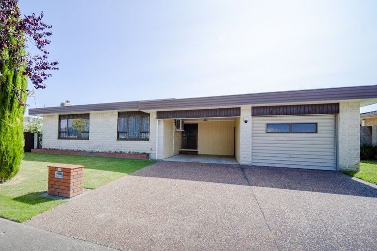 Photo of property in 34 Perry Crescent, Greenmeadows, Napier, 4112