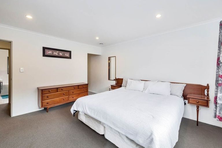 Photo of property in 43 San Marino Drive West, Henderson, Auckland, 0612