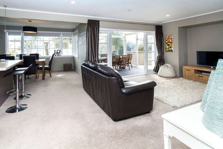 Photo of property in 29 Bradbury Road, Botany Downs, Auckland, 2010