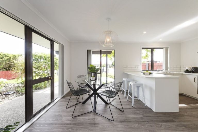 Photo of property in 20 Colonial Place, Kelvin Grove, Palmerston North, 4414