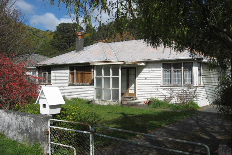 Photo of property in 14 Homedale Road, Wainuiomata, Lower Hutt, 5014