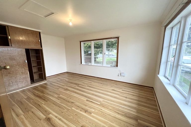 Photo of property in 13 Netherlands Avenue, Kelston, Auckland, 0602