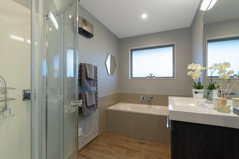 Photo of property in 6 Oxfordshire Avenue, Lower Shotover, Queenstown, 9304