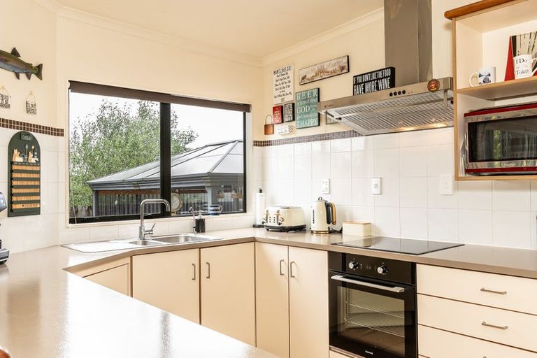 Photo of property in 3 Melfort Place, Nawton, Hamilton, 3200