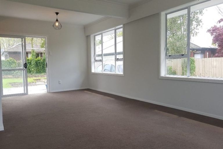 Photo of property in 7 Pinehurst Crescent, Russley, Christchurch, 8042