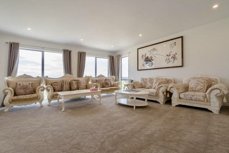 Photo of property in 50 Corricvale Way, Northcross, Auckland, 0630