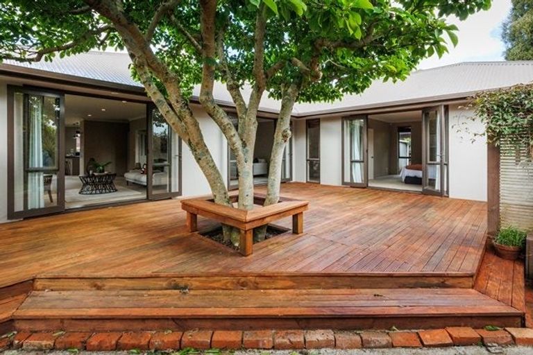 Photo of property in 23 Opawa Place, Terrace End, Palmerston North, 4410