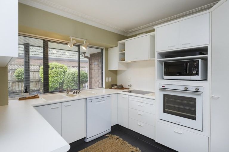 Photo of property in 15a Phoenix Avenue, Hokowhitu, Palmerston North, 4410