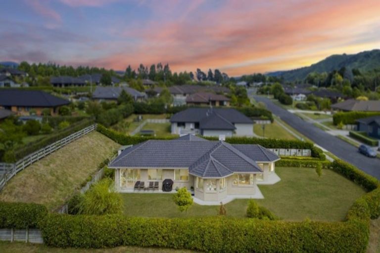 Photo of property in 12 Opal Avenue, Timberlea, Upper Hutt, 5018