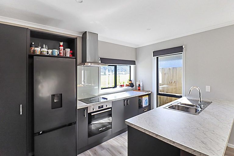 Photo of property in 32 Harry Martin Lane, Wainuiomata, Lower Hutt, 5014