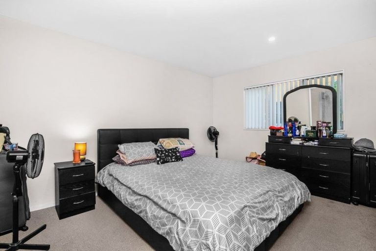 Photo of property in 98 Popokatea Drive, Takanini, 2112