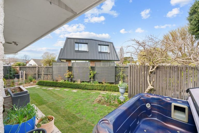 Photo of property in 25 Hillcrest Place, Avonhead, Christchurch, 8042