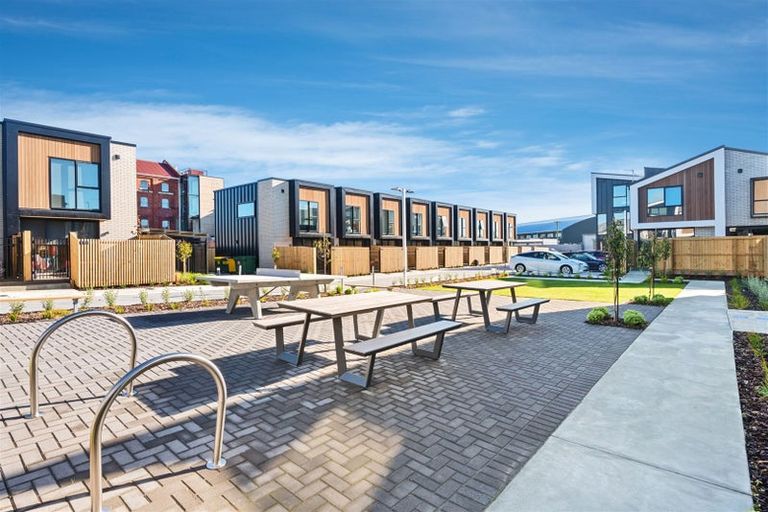 Photo of property in 5/325 Lincoln Road, Addington, Christchurch, 8024