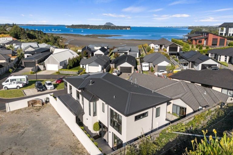 Photo of property in 10 Winspear Place, Omokoroa, 3114