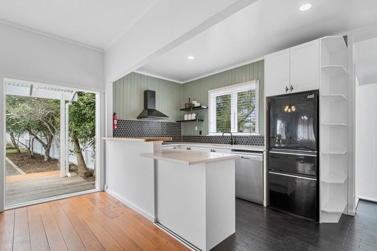 Photo of property in 221 Henderson Valley Road, Henderson, Auckland, 0612