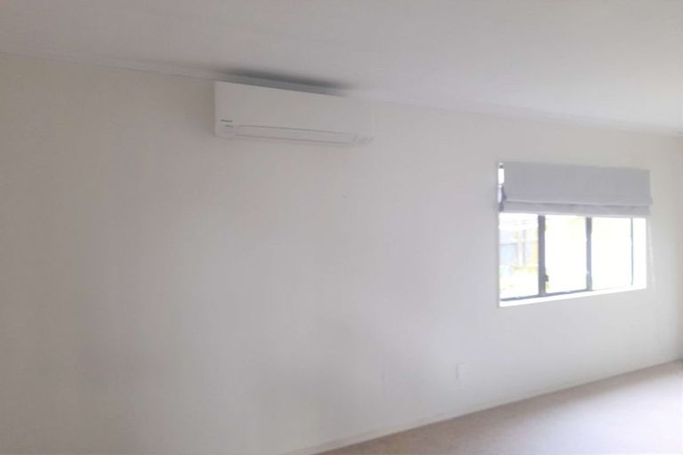 Photo of property in 1/29 De Quincey Terrace, Highland Park, Auckland, 2010