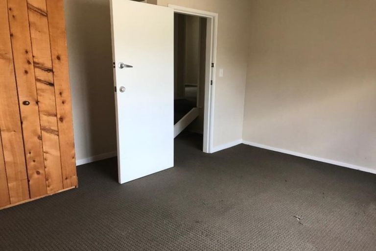 Photo of property in 2 Snead Place, Hamilton East, Hamilton, 3216