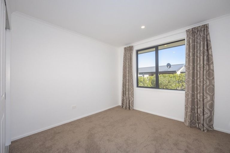 Photo of property in 16 Makomako Road, Wanaka, 9305