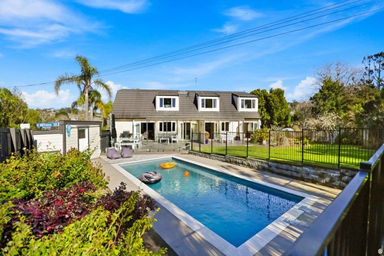 Photo of property in 15a Whangaparaoa Road, Red Beach, 0932