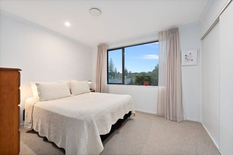 Photo of property in 1/18 Titoki Street, Te Atatu Peninsula, Auckland, 0610