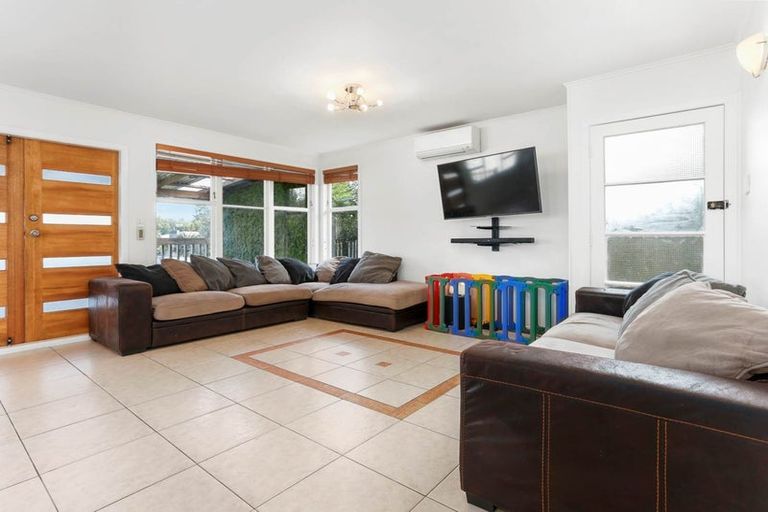 Photo of property in 10 Serjeant Street, Henderson, Auckland, 0612