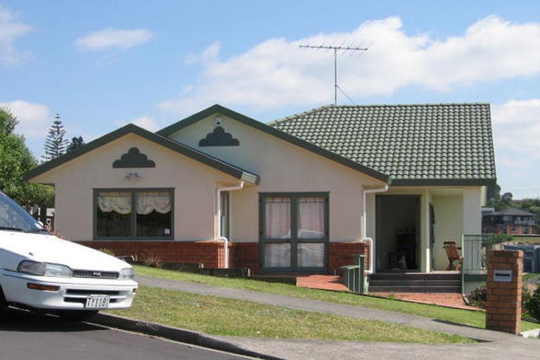 Photo of property in 8 Woodridge Avenue, Northcross, Auckland, 0630