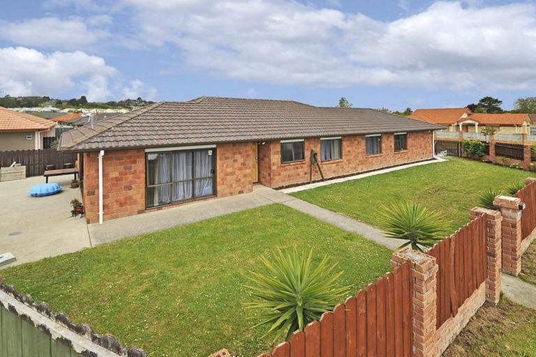 Photo of property in 6 Milson Drive, Papakura, 2110