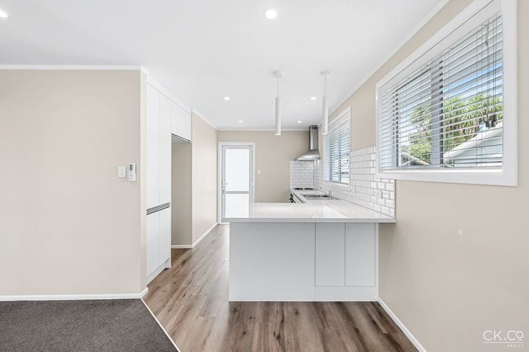 Photo of property in 1/12 Poplar Grove, Ebdentown, Upper Hutt, 5018