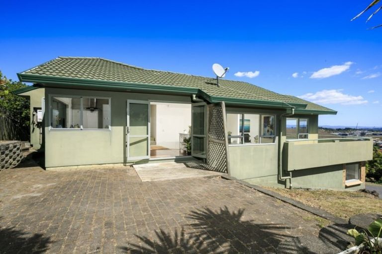 Photo of property in 26 Taroka Close, Pinehill, Auckland, 0632