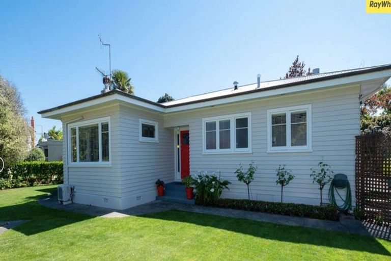 Photo of property in 1 Logan Avenue, Marewa, Napier, 4110