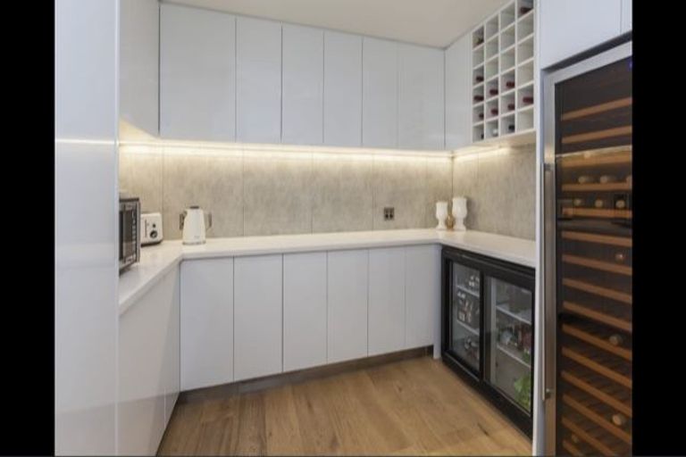 Photo of property in 8 Saint Barnabas Lane, Fendalton, Christchurch, 8052