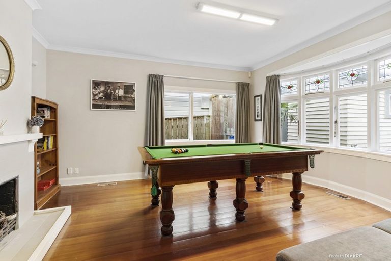 Photo of property in 17 Raine Street, Karori, Wellington, 6012