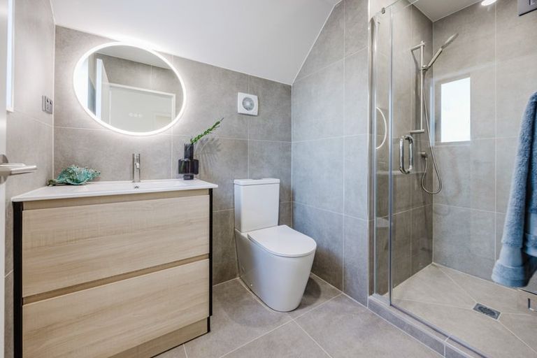 Photo of property in 6/24 Tupaki Place, Pakuranga Heights, Auckland, 2010