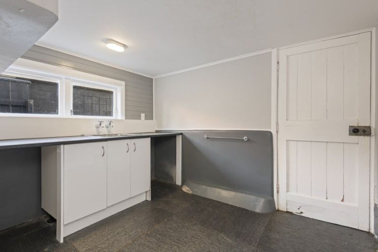 Photo of property in 6 Hughes Avenue, Hokowhitu, Palmerston North, 4410