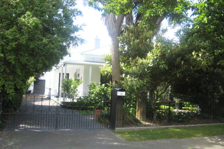 Photo of property in 17 Martin Avenue, Beckenham, Christchurch, 8023