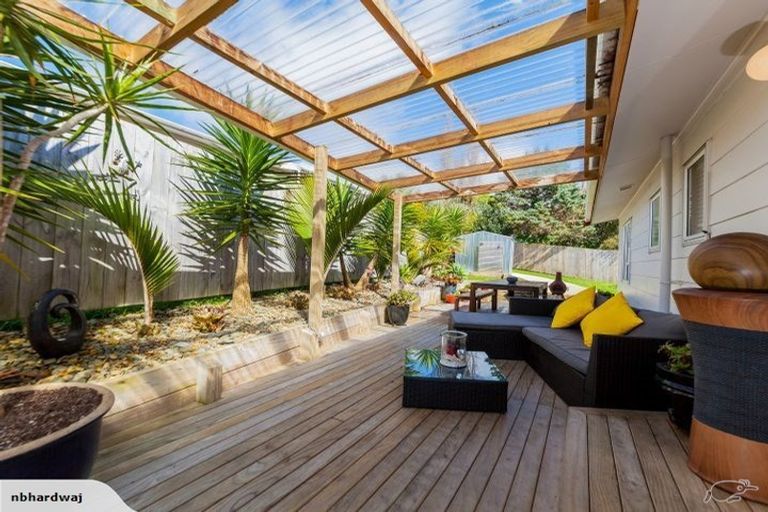 Photo of property in 18 Garton Drive, Massey, Auckland, 0614