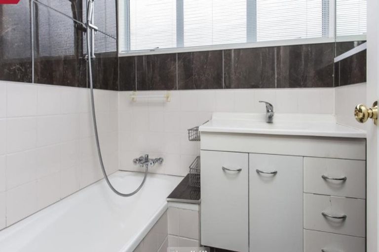 Photo of property in 77 Regency Crescent, Redwood, Christchurch, 8051