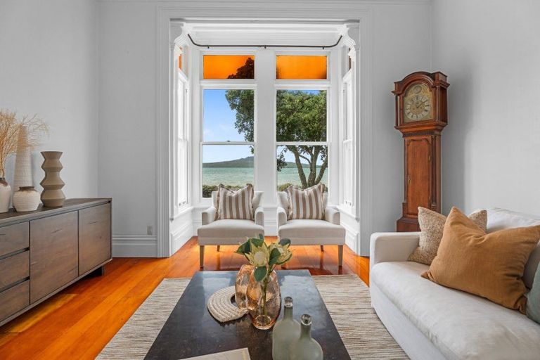 Photo of property in 36 Oxford Terrace, Devonport, Auckland, 0624