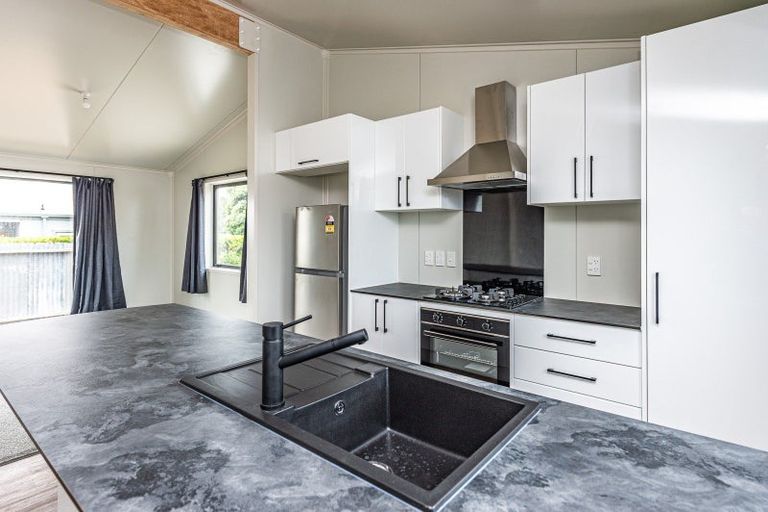 Photo of property in 19 Karewa Street, Castlecliff, Wanganui, 4501