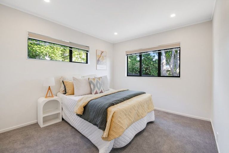 Photo of property in 10 Goldfinch Rise, Unsworth Heights, Auckland, 0632