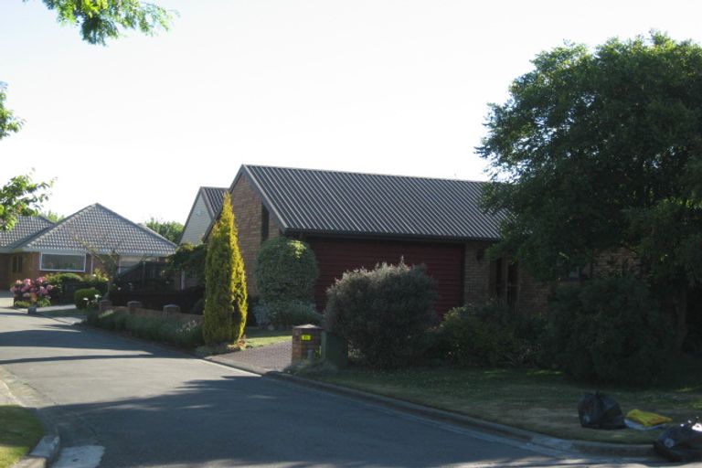 Photo of property in 11 Broadfell Avenue, Avonhead, Christchurch, 8042